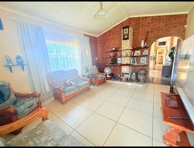 3 BEDROOM HOUSE FOR SALE IN VANDERBIJLPARK CE 2